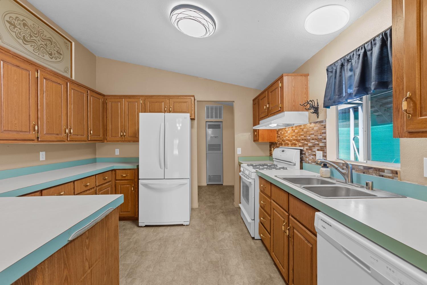 Detail Gallery Image 8 of 26 For 3431 Cherryland 41, Stockton,  CA 95215 - 3 Beds | 2 Baths