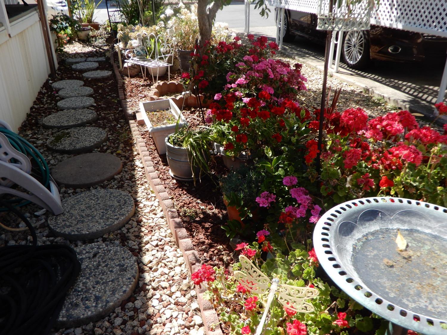 Detail Gallery Image 7 of 44 For 134 Gardenia, Sacramento,  CA 95828 - 3 Beds | 2 Baths