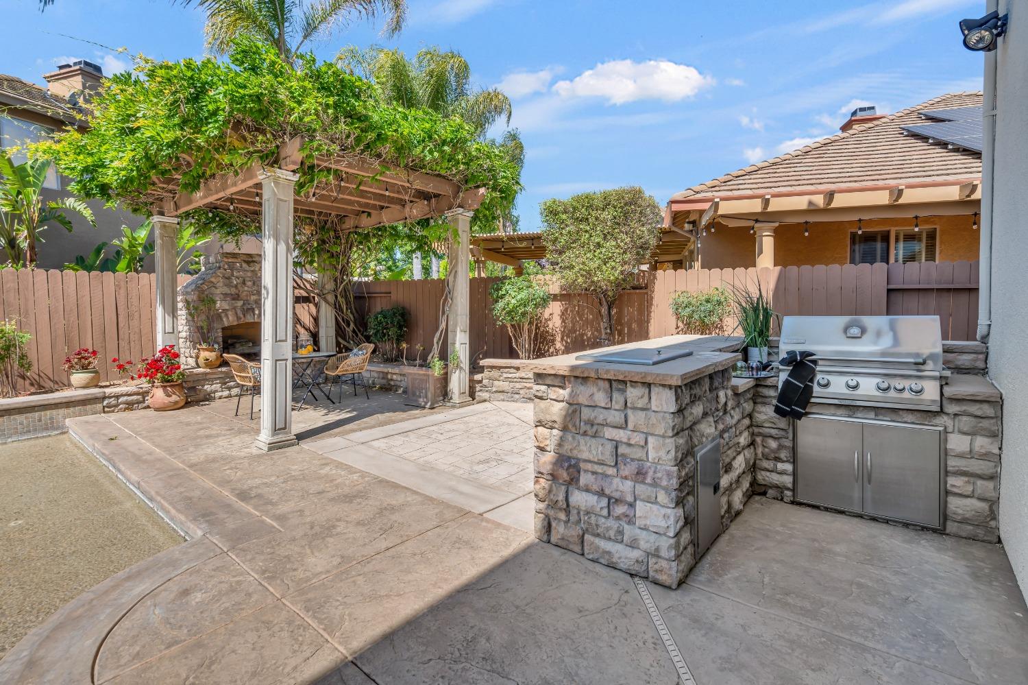 Detail Gallery Image 61 of 94 For 6600 Caprezzo Way, Elk Grove,  CA 95757 - 5 Beds | 4/1 Baths