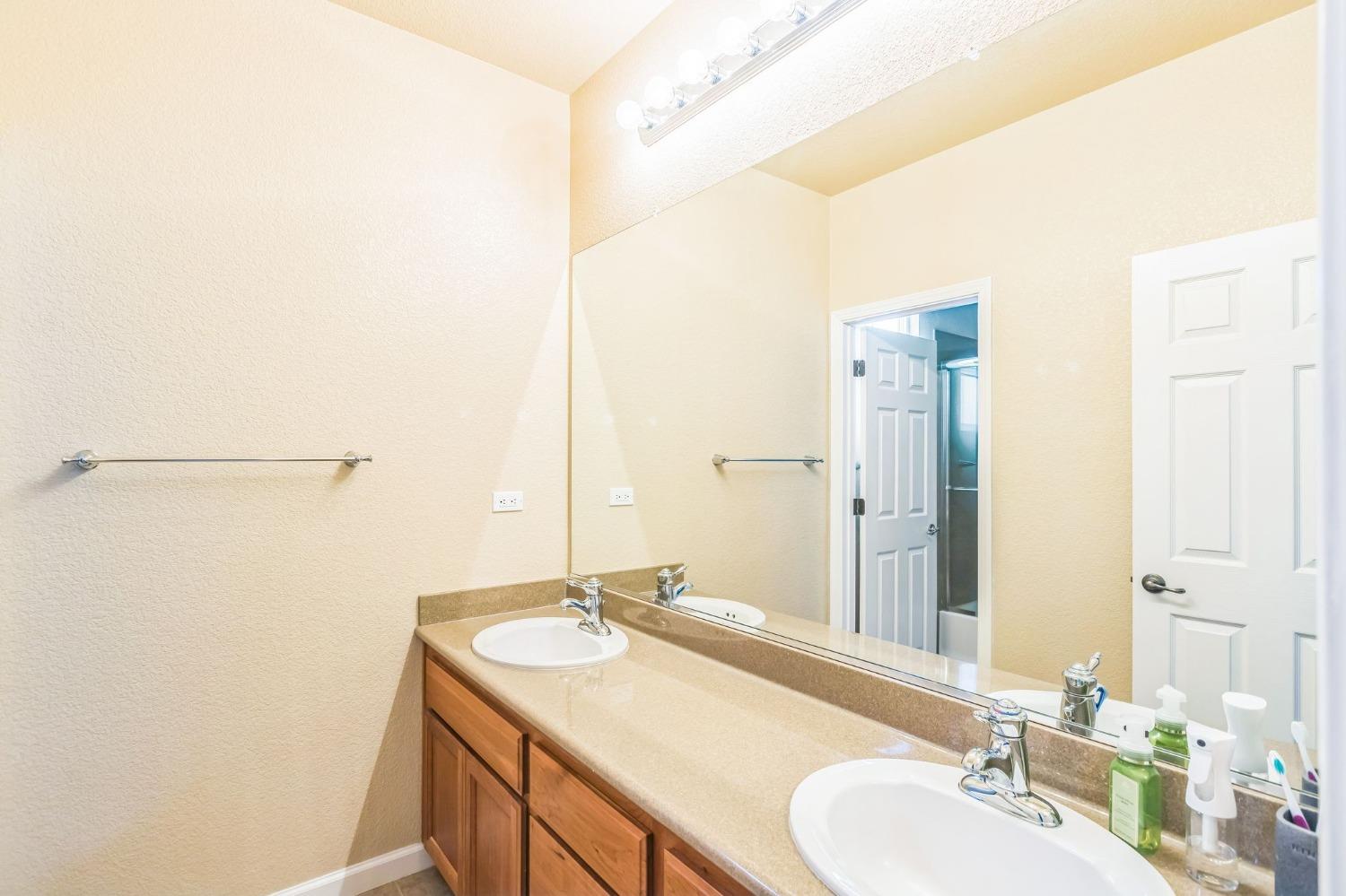 Flora Way, Lincoln, California image 13