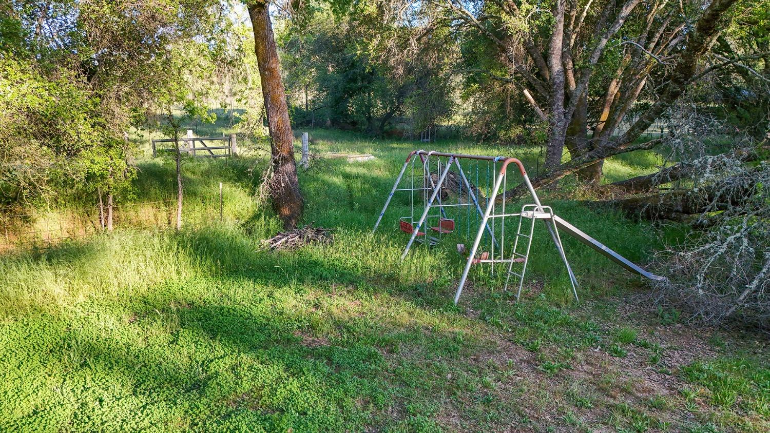 Detail Gallery Image 20 of 70 For 13930 Fiddletown Rd, Fiddletown,  CA 95629 - 3 Beds | 2/1 Baths