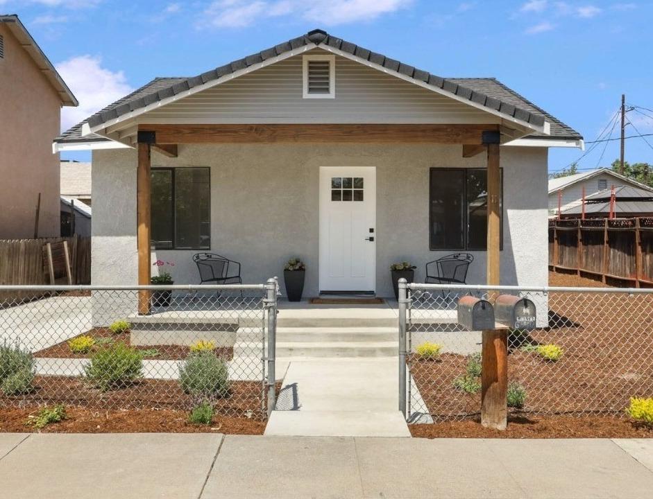 Detail Gallery Image 1 of 25 For 11 E 1st St, Tracy,  CA 95376 - 2 Beds | 1 Baths