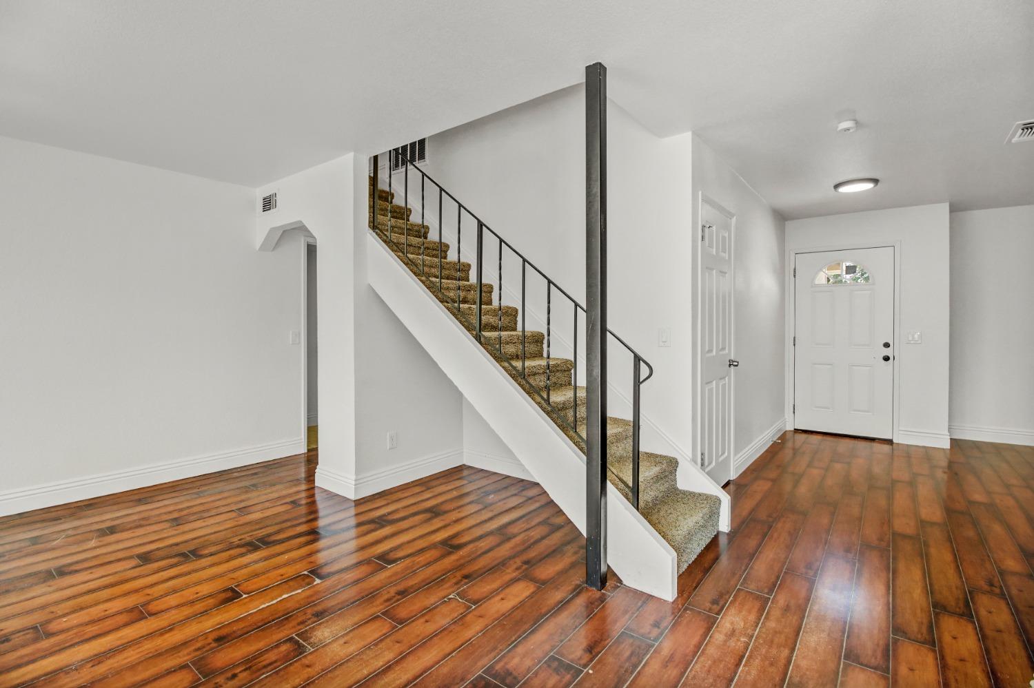 Detail Gallery Image 8 of 39 For 5756 Himalaya Way, Citrus Heights,  CA 95621 - 4 Beds | 3/1 Baths