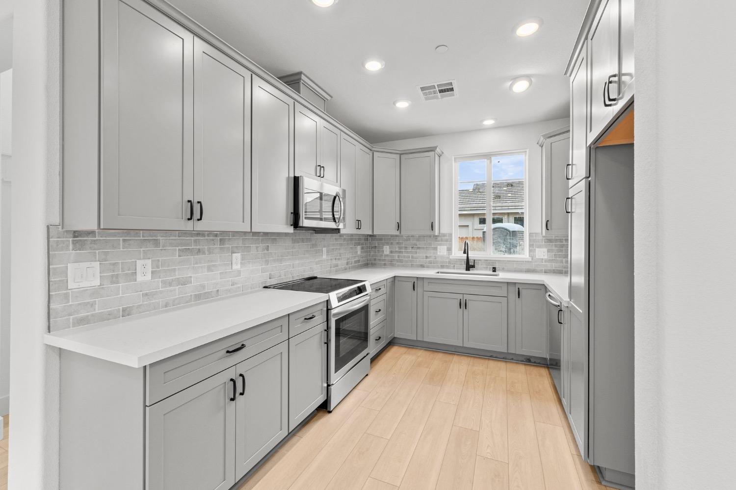 Detail Gallery Image 7 of 18 For 441 Caravaggio (Lot 4) Cir, Sacramento,  CA 95835 - 3 Beds | 2/1 Baths
