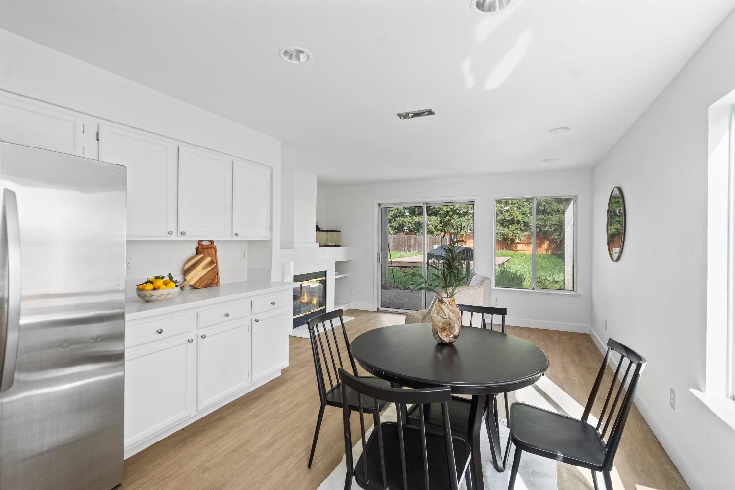Detail Gallery Image 24 of 50 For 9557 W Village Tree Dr, Elk Grove,  CA 95758 - 3 Beds | 2/1 Baths