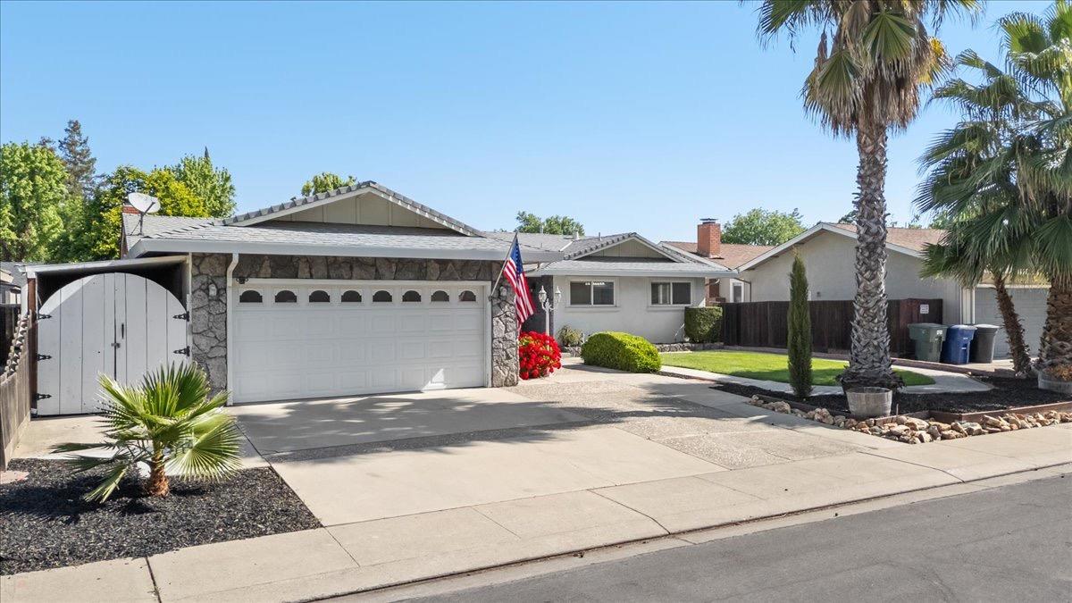 Detail Gallery Image 3 of 51 For 2501 Continental Dr, Modesto,  CA 95355 - 3 Beds | 2 Baths
