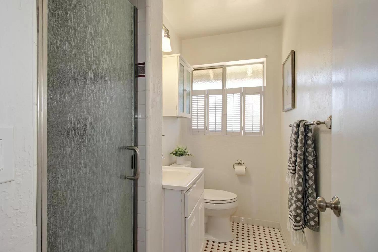 Detail Gallery Image 28 of 42 For 301 Baldwin Way, Sacramento,  CA 95864 - 5 Beds | 3 Baths