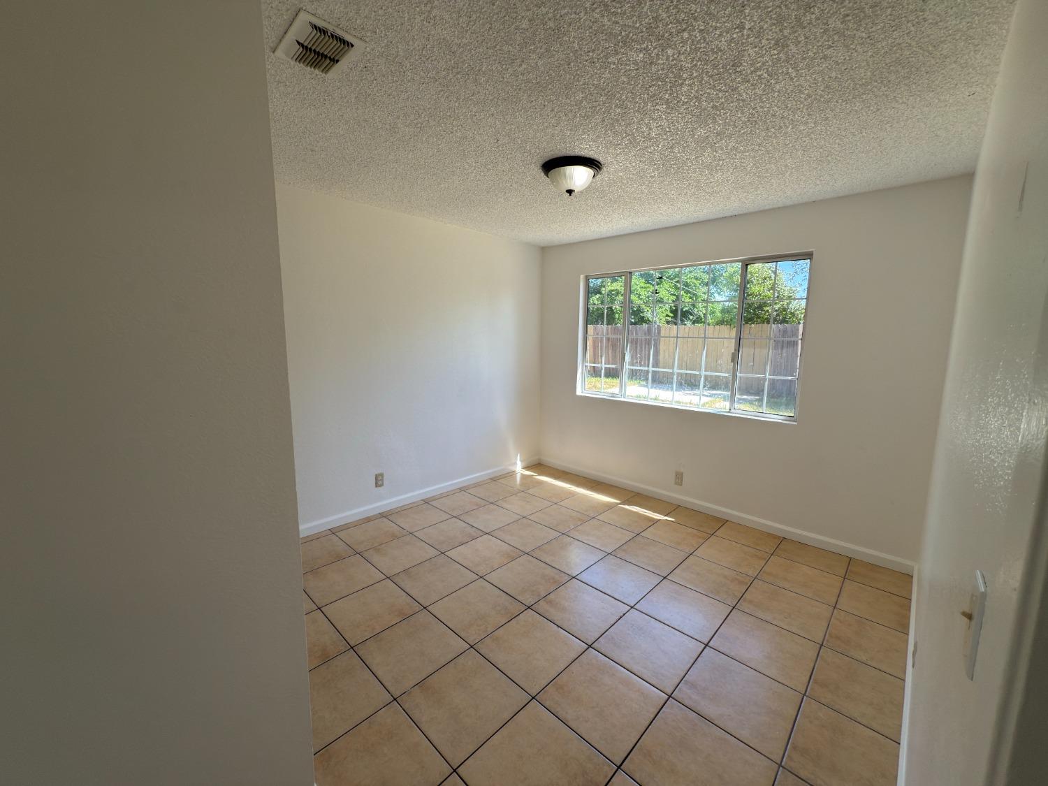 Detail Gallery Image 10 of 15 For 316 Yampa Cir, Sacramento,  CA 95838 - 3 Beds | 1 Baths