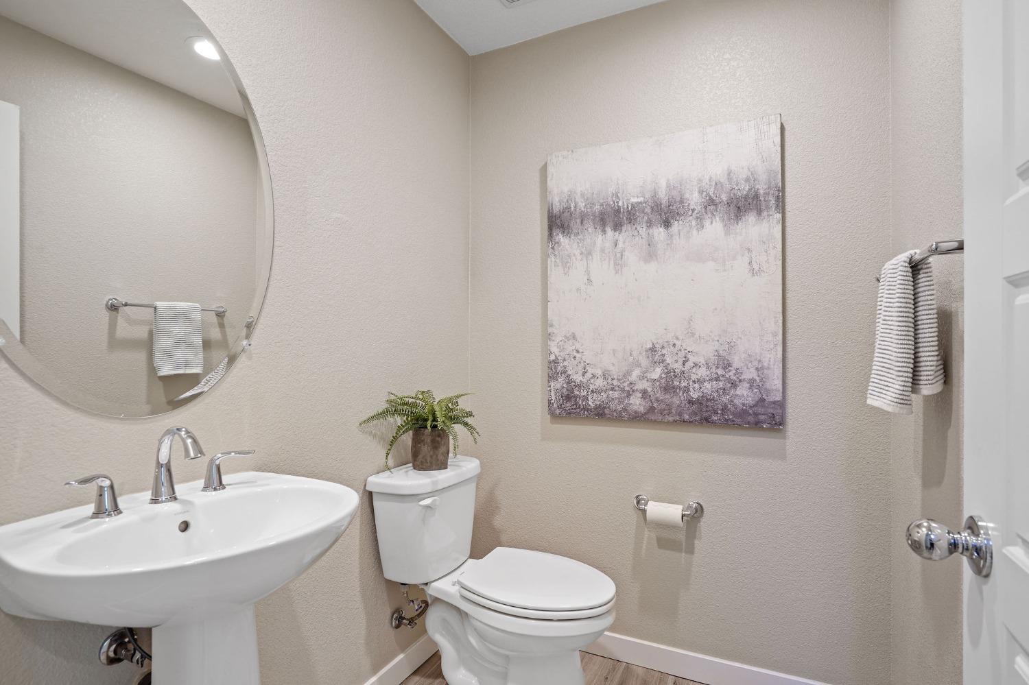 Detail Gallery Image 14 of 31 For 3205 Forney, Sacramento,  CA 95816 - 3 Beds | 2/1 Baths