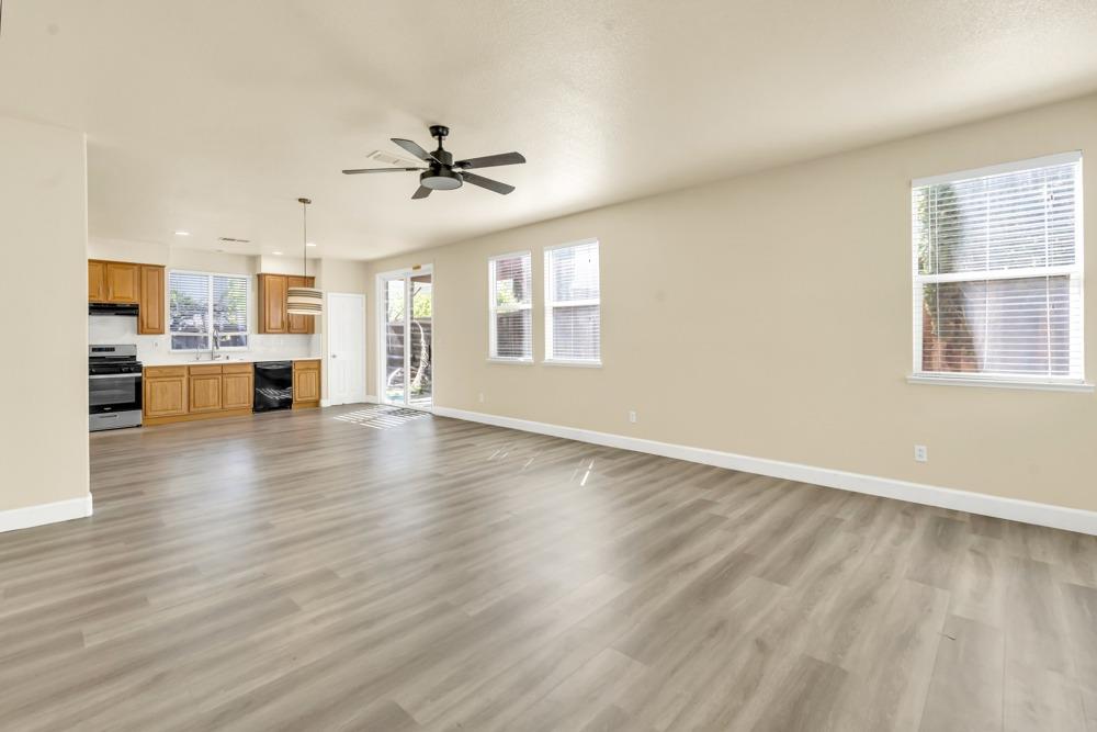 Detail Gallery Image 12 of 56 For 4909 Winamac Dr, Sacramento,  CA 95835 - 3 Beds | 2/1 Baths
