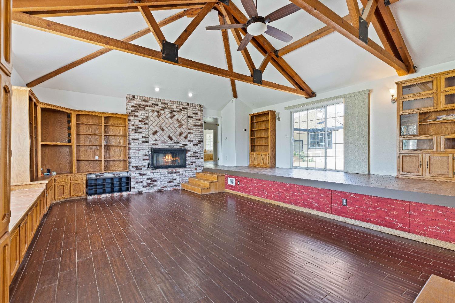Detail Gallery Image 8 of 68 For 21299 E Highway 4, Stockton,  CA 95215 - 5 Beds | 4/1 Baths