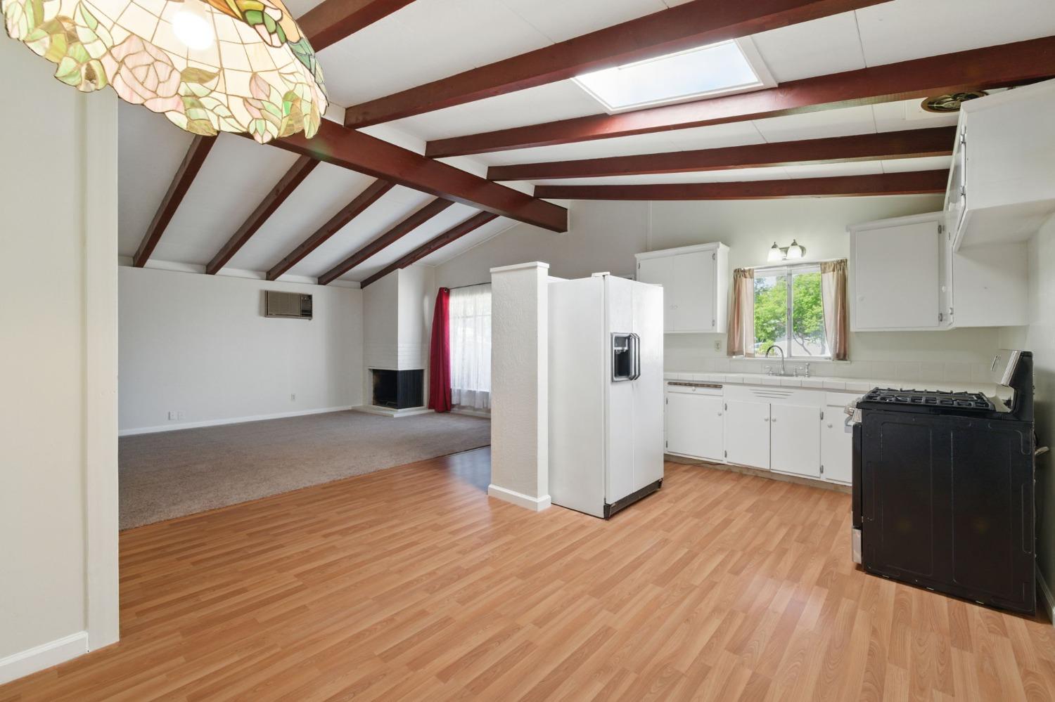 Detail Gallery Image 12 of 41 For 5925 Garibaldi St, Sacramento,  CA 95824 - 3 Beds | 1 Baths