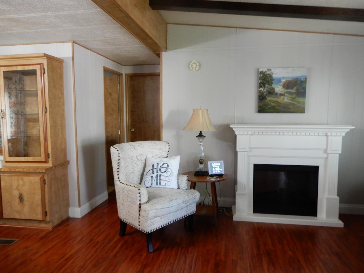 Detail Gallery Image 4 of 44 For 134 Gardenia, Sacramento,  CA 95828 - 3 Beds | 2 Baths