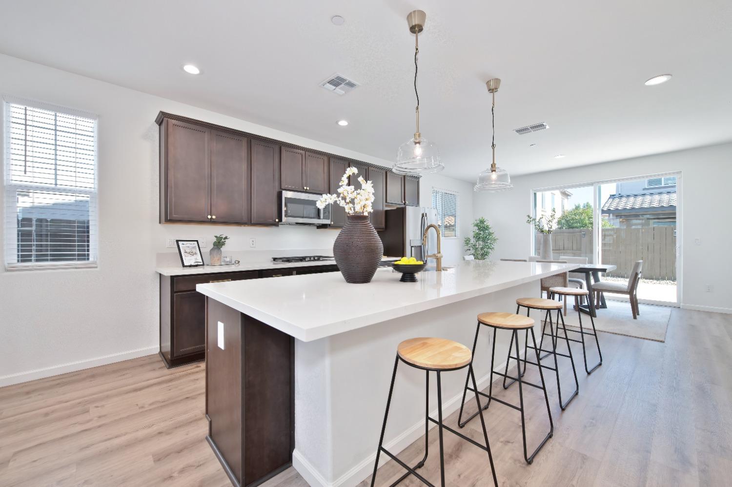 Detail Gallery Image 8 of 37 For 1336 Stark Bridge Rd, Lincoln,  CA 95648 - 4 Beds | 2/1 Baths