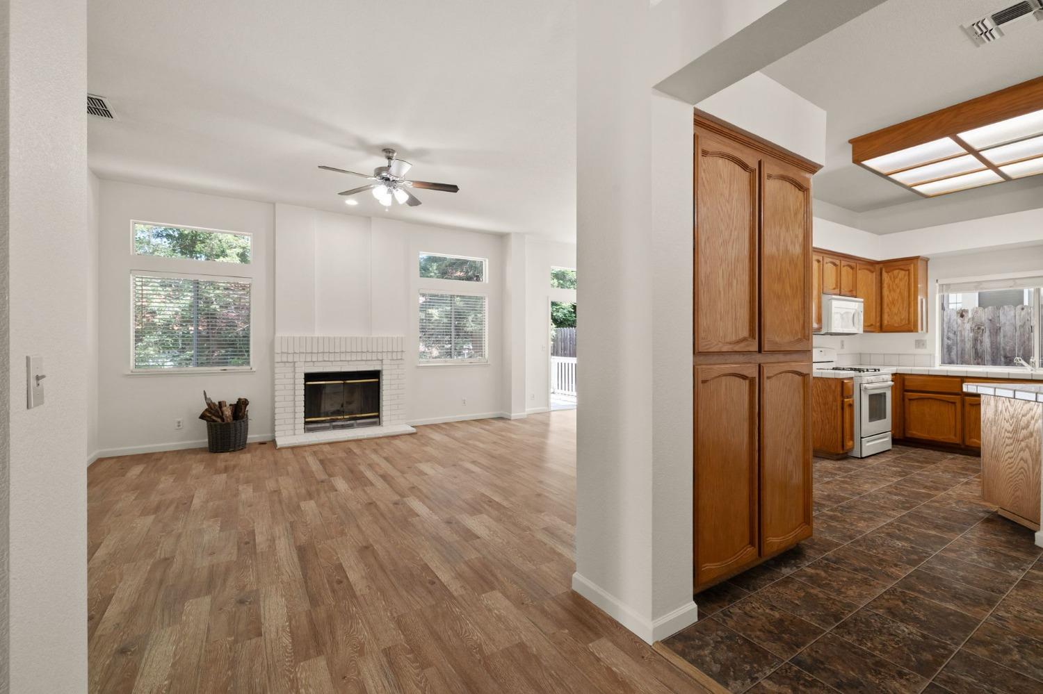 Detail Gallery Image 7 of 45 For 8531 Heather Cross Way, Orangevale,  CA 95662 - 3 Beds | 2 Baths