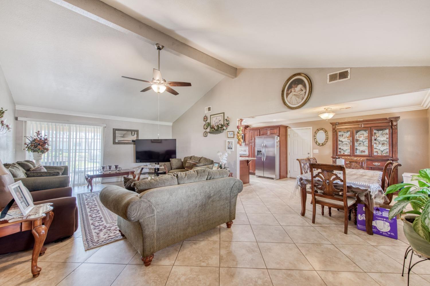 Detail Gallery Image 10 of 38 For 25540 Lynn Pl #B,  –,  CA 93638 - 3 Beds | 2 Baths