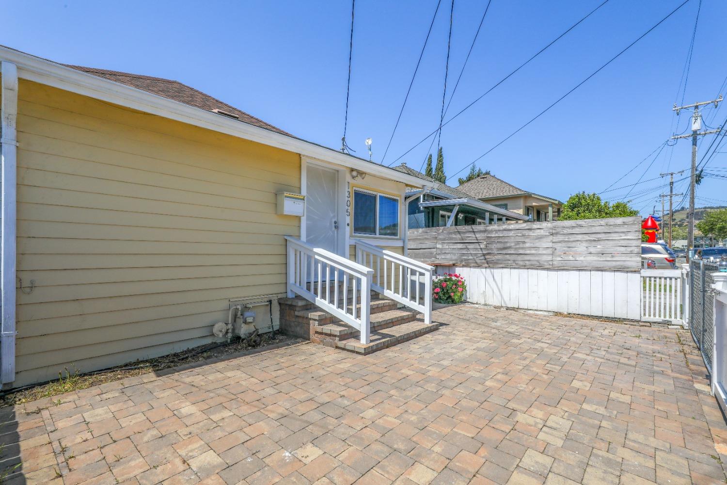 Detail Gallery Image 5 of 48 For 1305 144th Ave, San Leandro,  CA 94578 - 2 Beds | 2/1 Baths