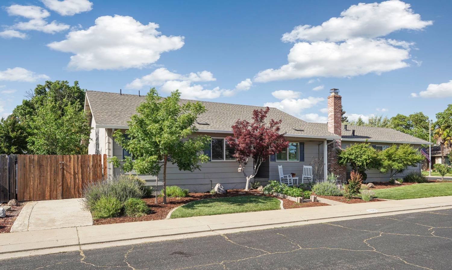 Detail Gallery Image 3 of 37 For 2235 Starr Dr, Lodi,  CA 95242 - 3 Beds | 2 Baths