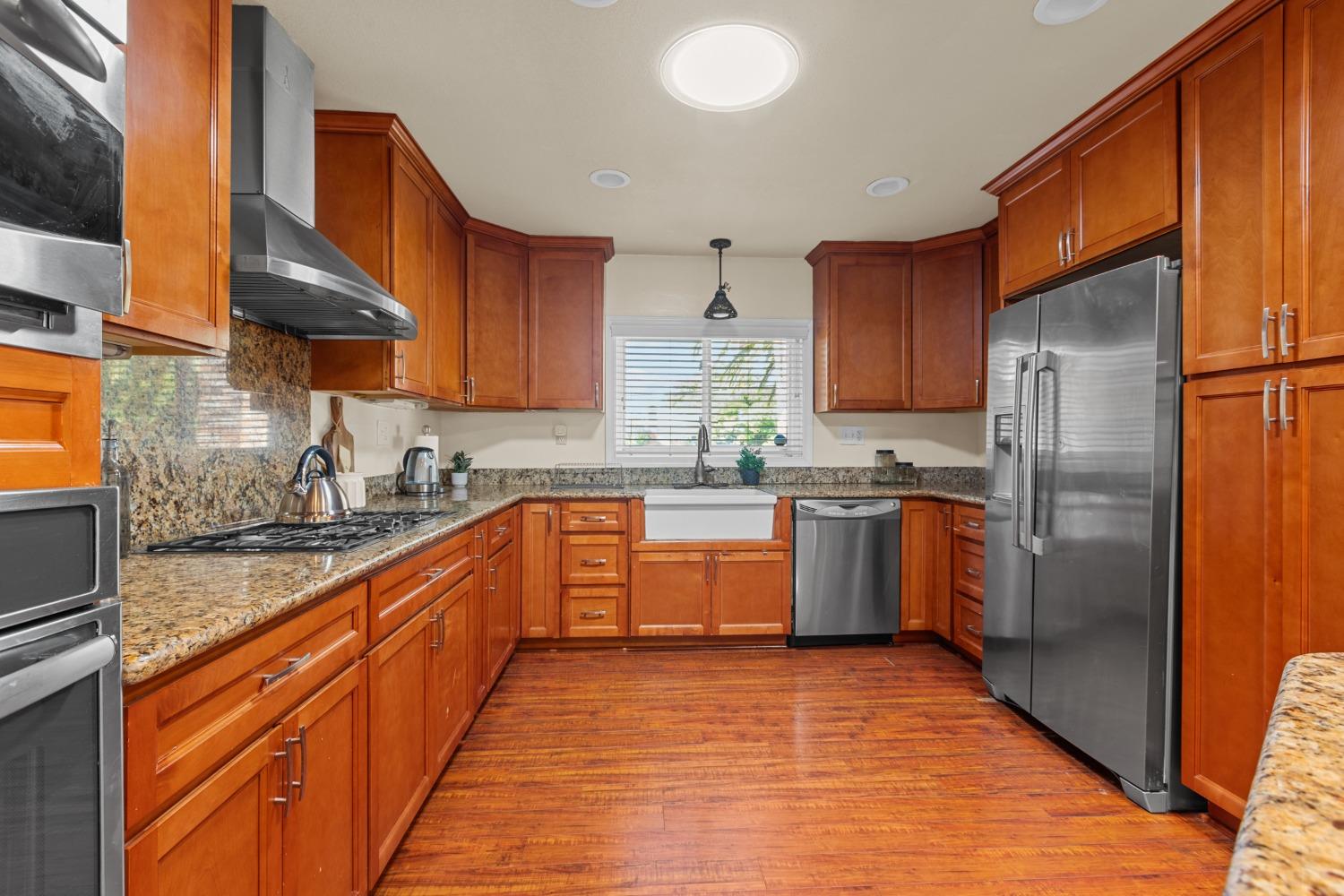 Detail Gallery Image 10 of 59 For 3800 Winona Way, North Highlands,  CA 95660 - 5 Beds | 3 Baths