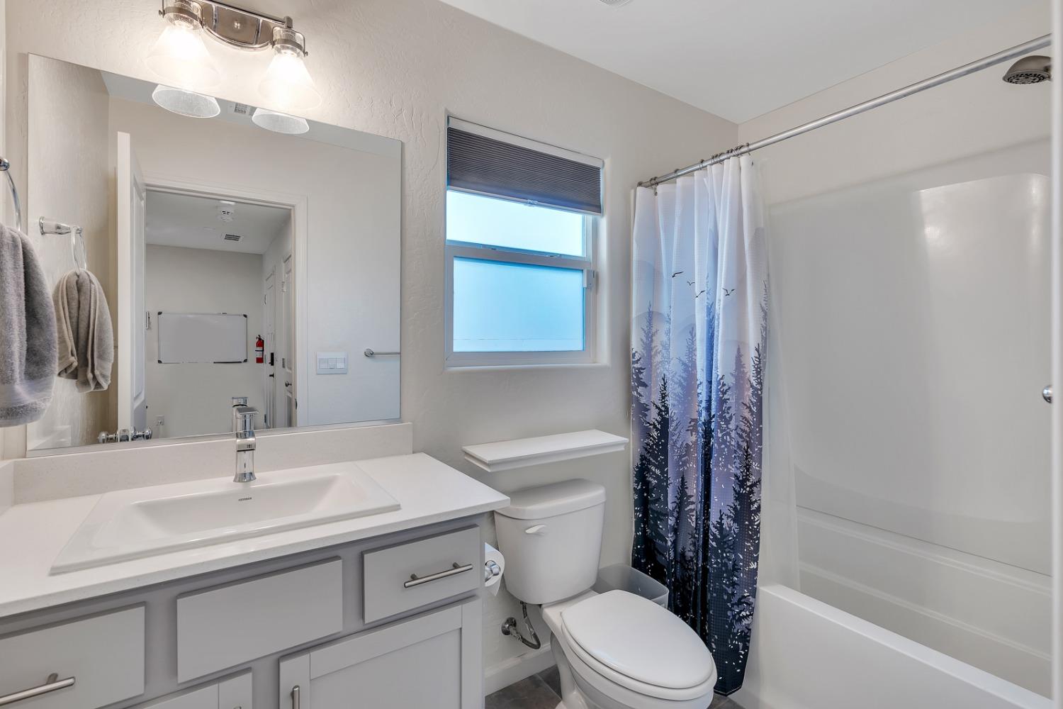 Detail Gallery Image 12 of 48 For 627 Suzanne Dr, Merced,  CA 95348 - 4 Beds | 2 Baths