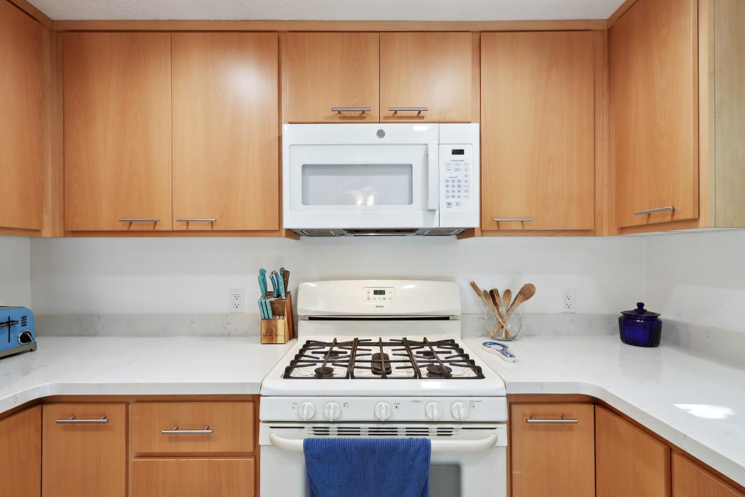 Detail Gallery Image 11 of 32 For 7463 Versailles Way, Sacramento,  CA 95842 - 3 Beds | 2 Baths