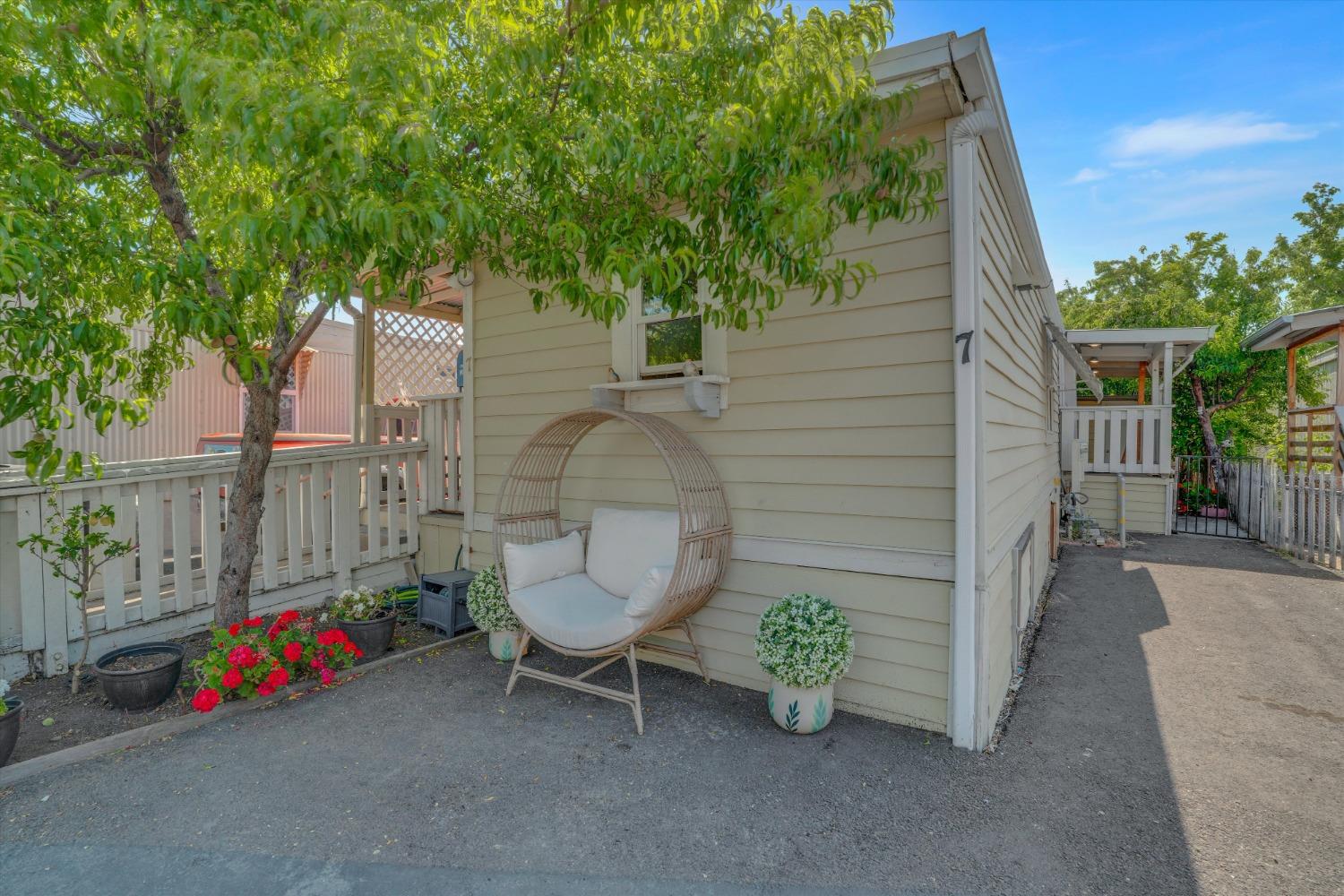Detail Gallery Image 5 of 24 For 360 E. Grant Line 7, Tracy,  CA 95376 - 2 Beds | 1 Baths