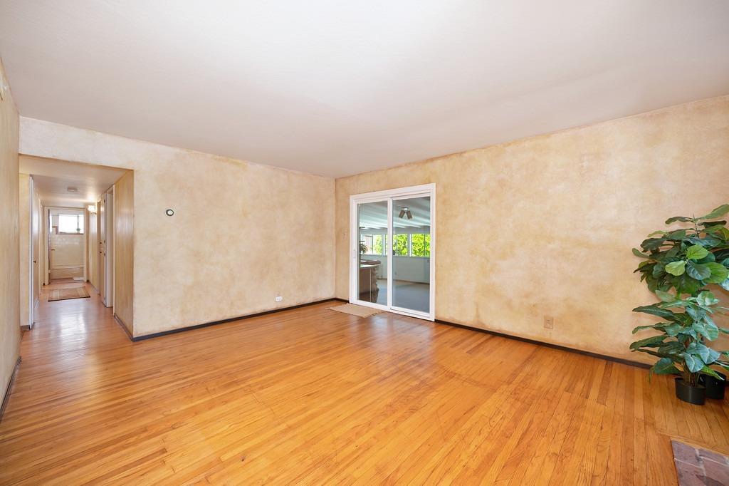 Detail Gallery Image 13 of 38 For 8005 Livorna Way, Fair Oaks,  CA 95628 - 4 Beds | 2 Baths