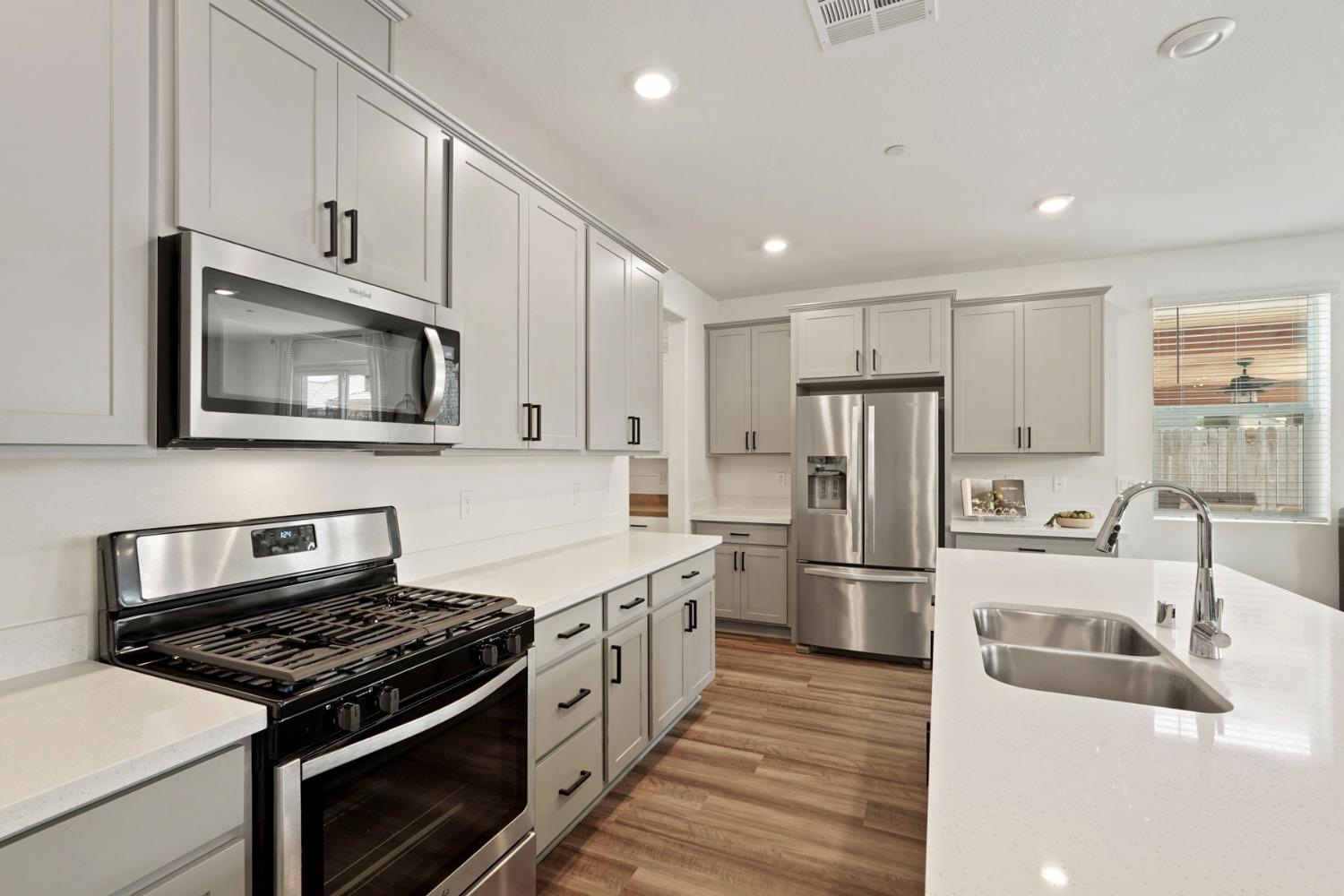 Detail Gallery Image 2 of 53 For 718 Lippi St, Galt,  CA 95632 - 3 Beds | 2 Baths