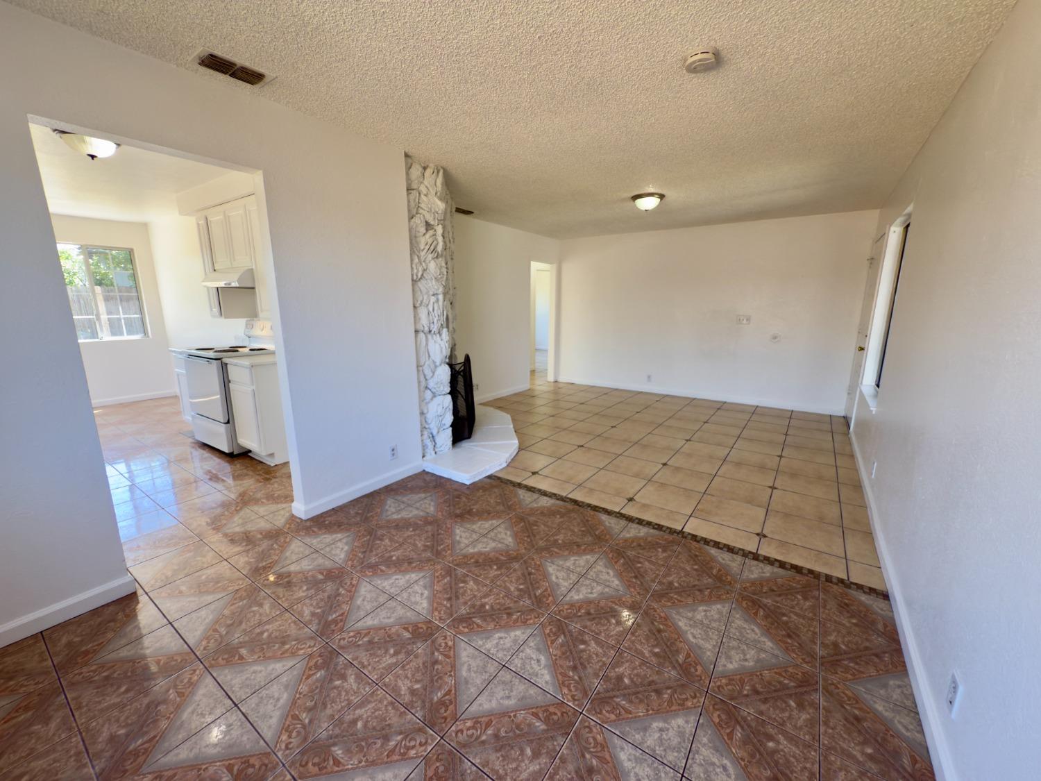 Detail Gallery Image 5 of 15 For 316 Yampa Cir, Sacramento,  CA 95838 - 3 Beds | 1 Baths