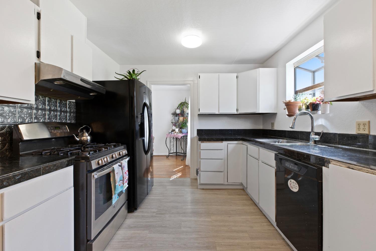 Detail Gallery Image 10 of 31 For 1731 Humphrey Dr, Concord,  CA 94519 - 3 Beds | 1 Baths