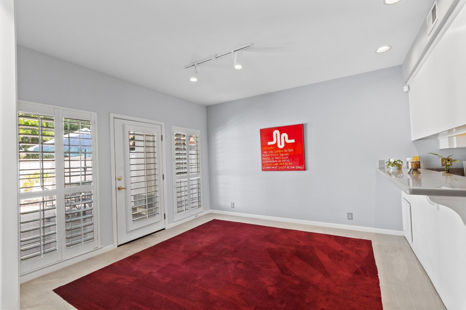 Detail Gallery Image 14 of 56 For 7805 River Village Dr, Sacramento,  CA 95831 - 3 Beds | 2/1 Baths