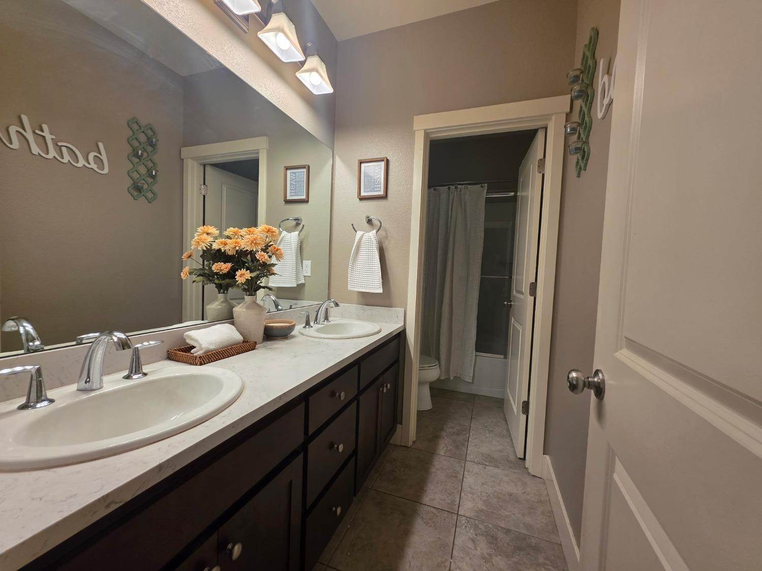 Detail Gallery Image 12 of 39 For 1731 Crystal Ct, Los Banos,  CA 93635 - 4 Beds | 2 Baths