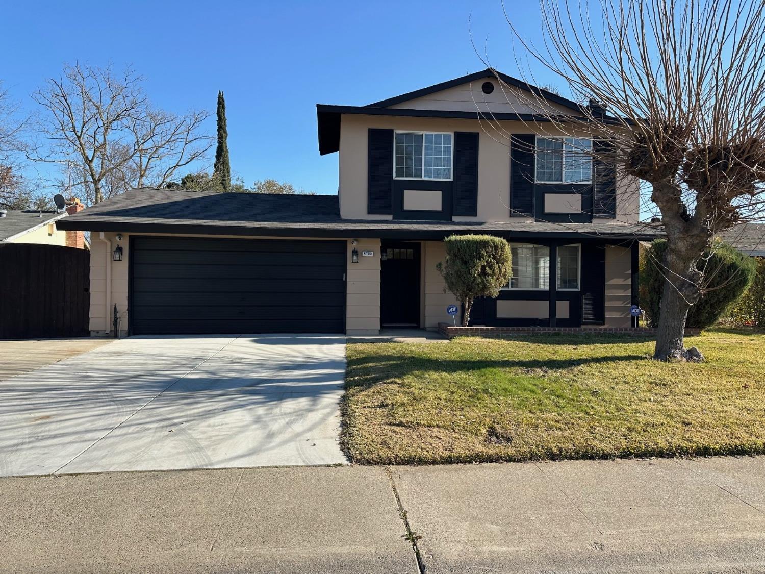 Detail Gallery Image 1 of 29 For 4700 Ravenstone Way, Sacramento,  CA 95842 - 4 Beds | 2/1 Baths