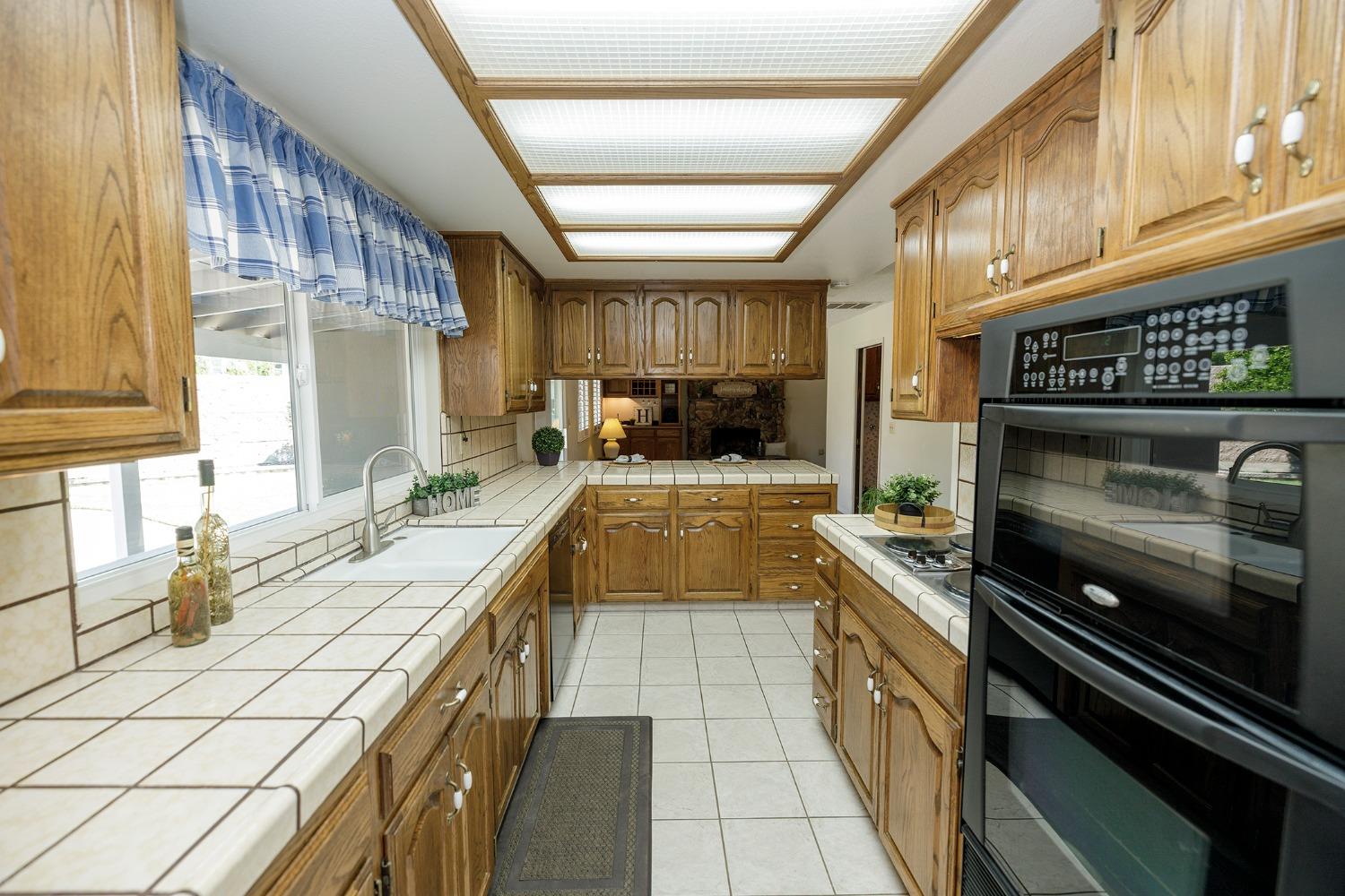 Oakridge Court, Modesto, California image 15