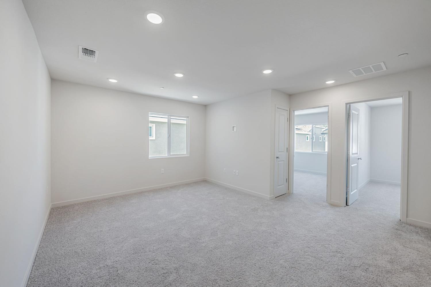 Detail Gallery Image 10 of 13 For 762 Whitewater Ct, West Sacramento,  CA 95605 - 4 Beds | 3 Baths