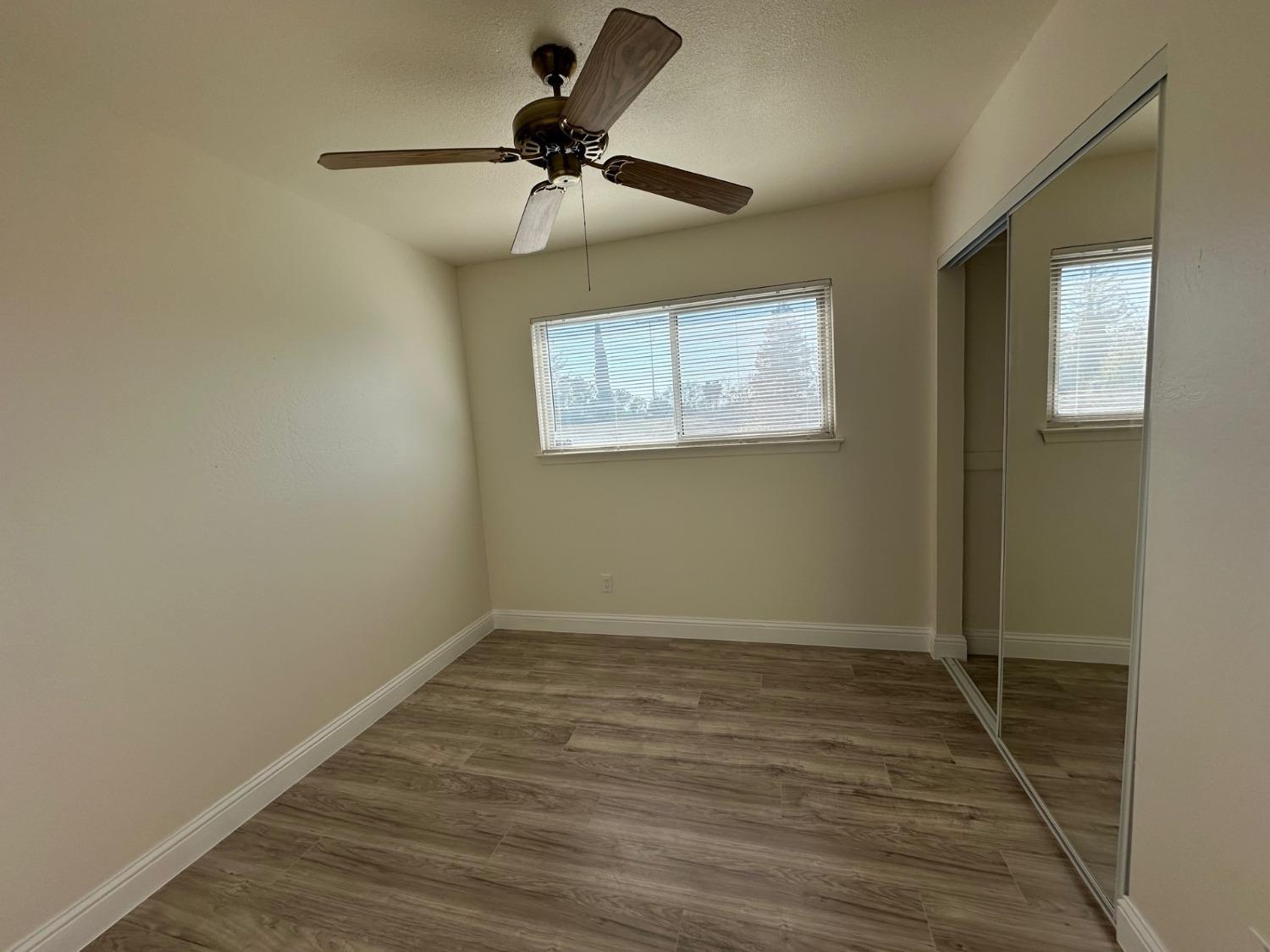 Detail Gallery Image 15 of 29 For 4700 Ravenstone Way, Sacramento,  CA 95842 - 4 Beds | 2/1 Baths