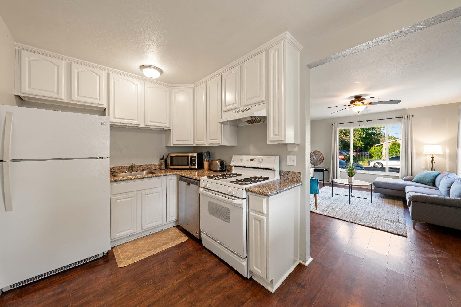 Detail Gallery Image 14 of 51 For 5904 40th St, Sacramento,  CA 95824 - – Beds | – Baths