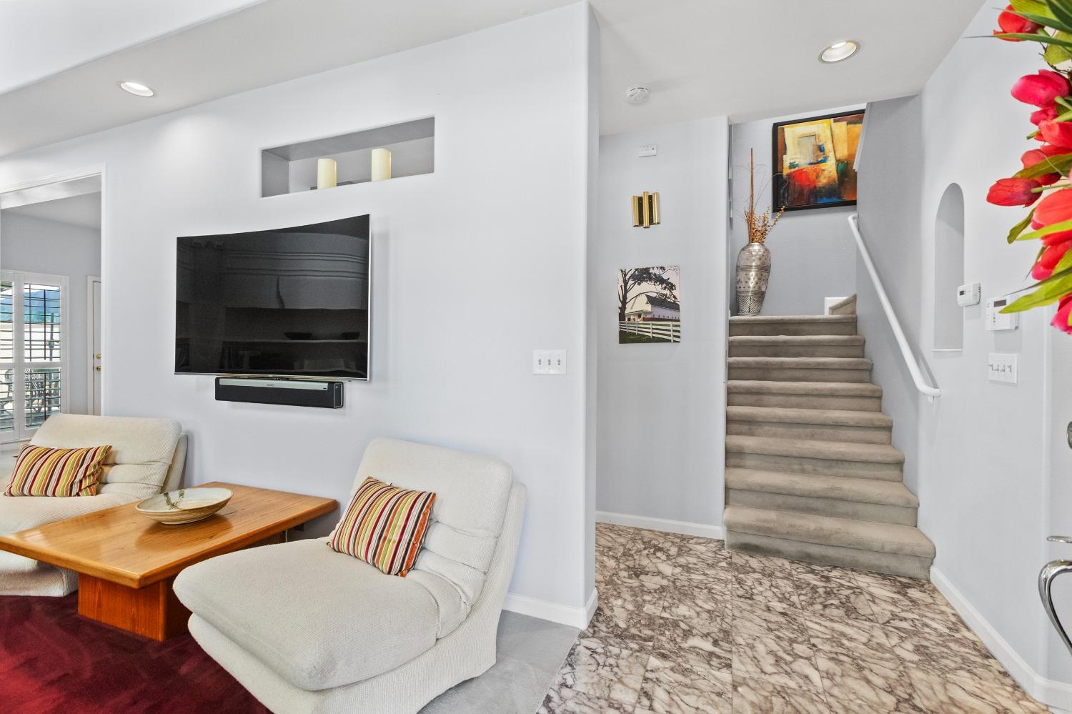 Detail Gallery Image 5 of 56 For 7805 River Village Dr, Sacramento,  CA 95831 - 3 Beds | 2/1 Baths