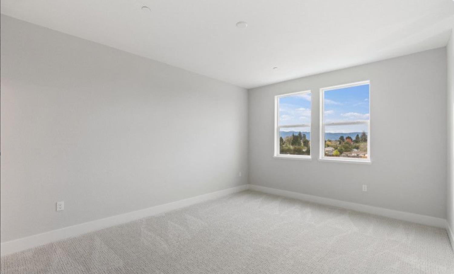 Detail Gallery Image 3 of 10 For 569 Yale Way, San Jose,  CA 95117 - 3 Beds | 3 Baths