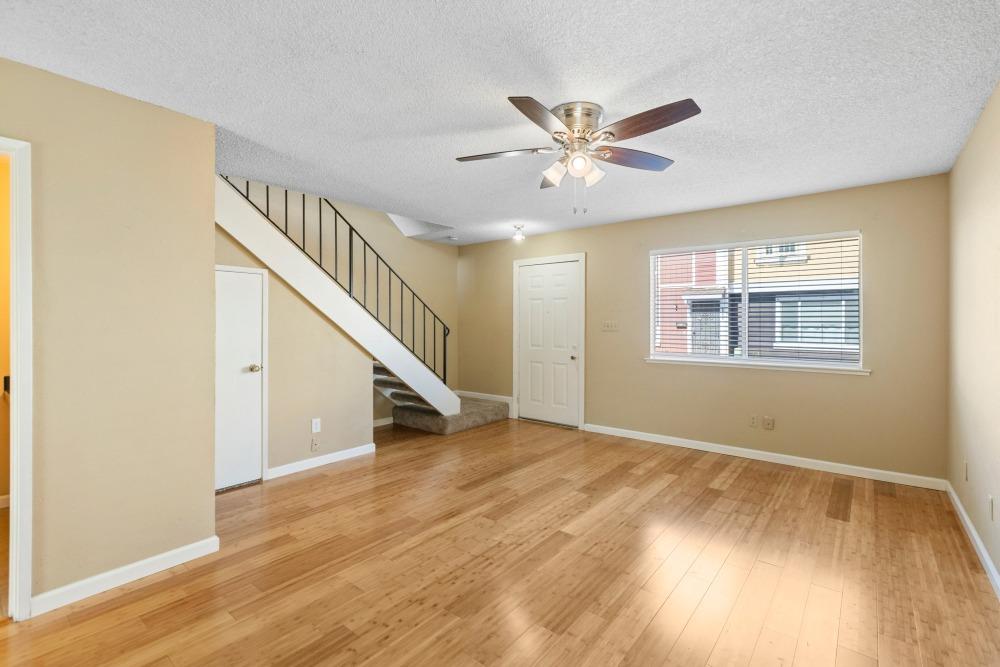 Photo #5: 225058361 Listing: Photo #5