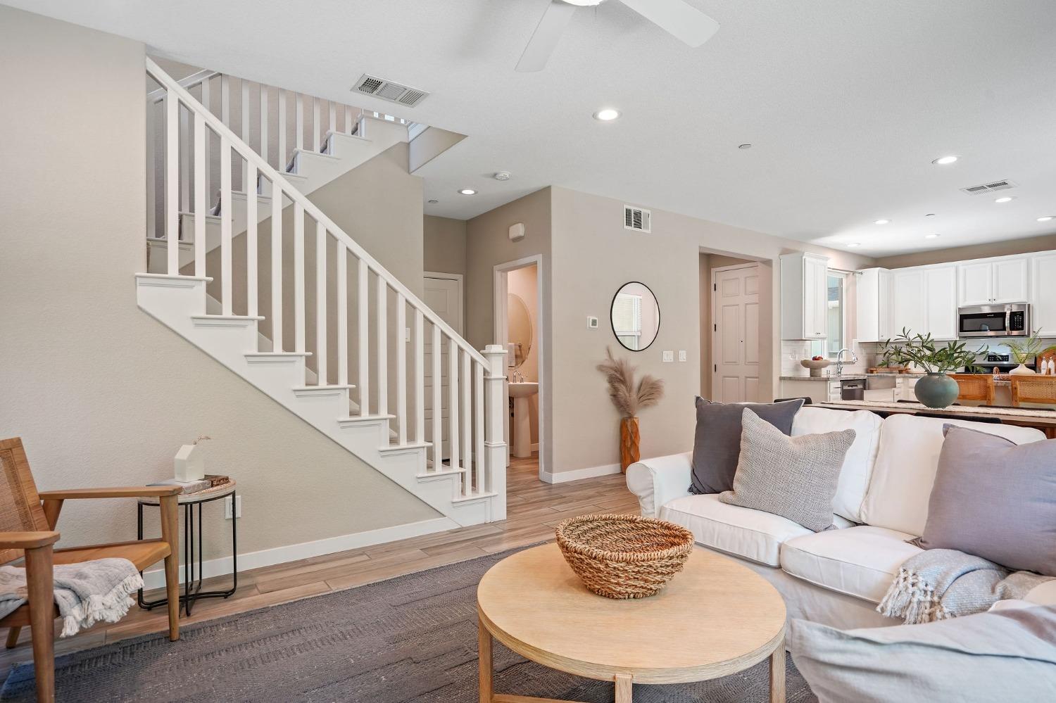Detail Gallery Image 13 of 31 For 3205 Forney, Sacramento,  CA 95816 - 3 Beds | 2/1 Baths