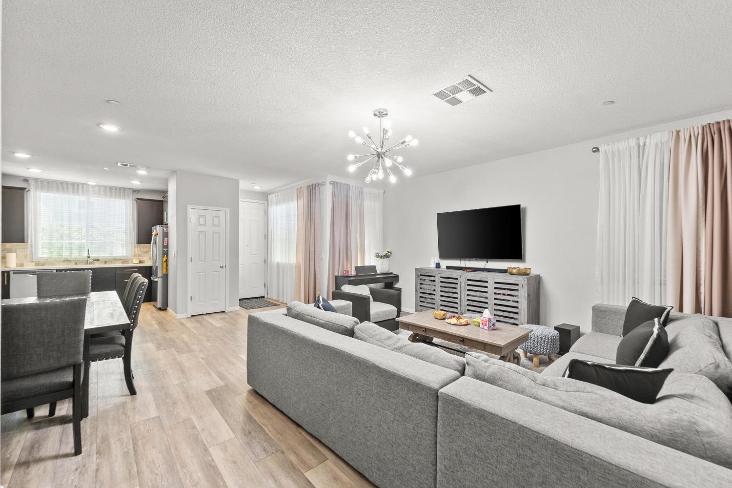 Detail Gallery Image 14 of 43 For 10853 Barden Dr, Rancho Cordova,  CA 95670 - 3 Beds | 2/1 Baths