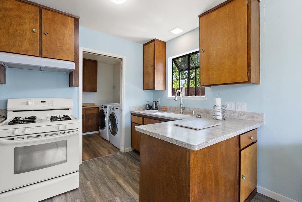 Detail Gallery Image 8 of 29 For 6116 Lincoln Ave, Carmichael,  CA 95608 - 2 Beds | 1 Baths