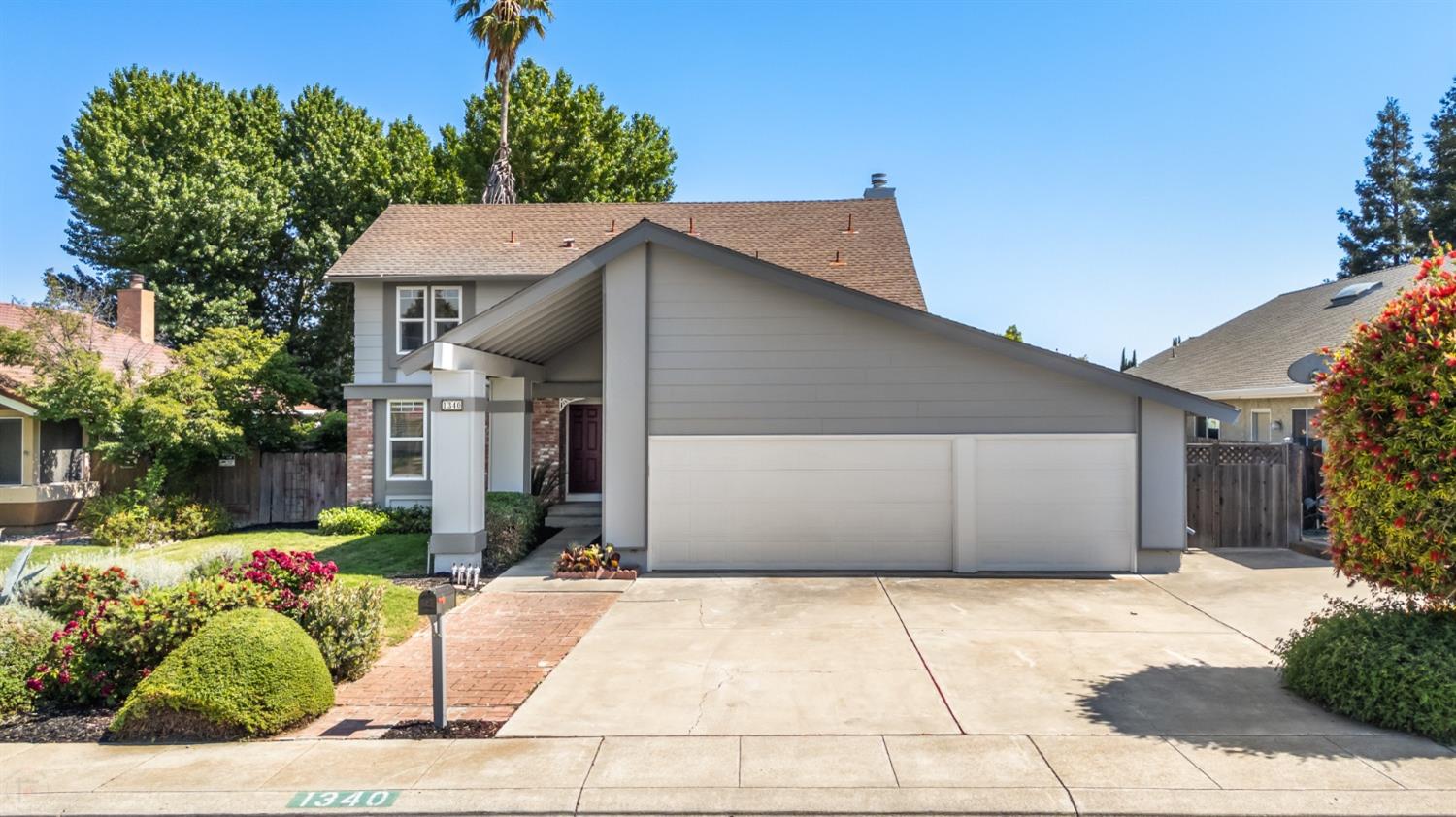 Detail Gallery Image 3 of 49 For 1340 Renown Dr, Tracy,  CA 95376 - 4 Beds | 2/1 Baths