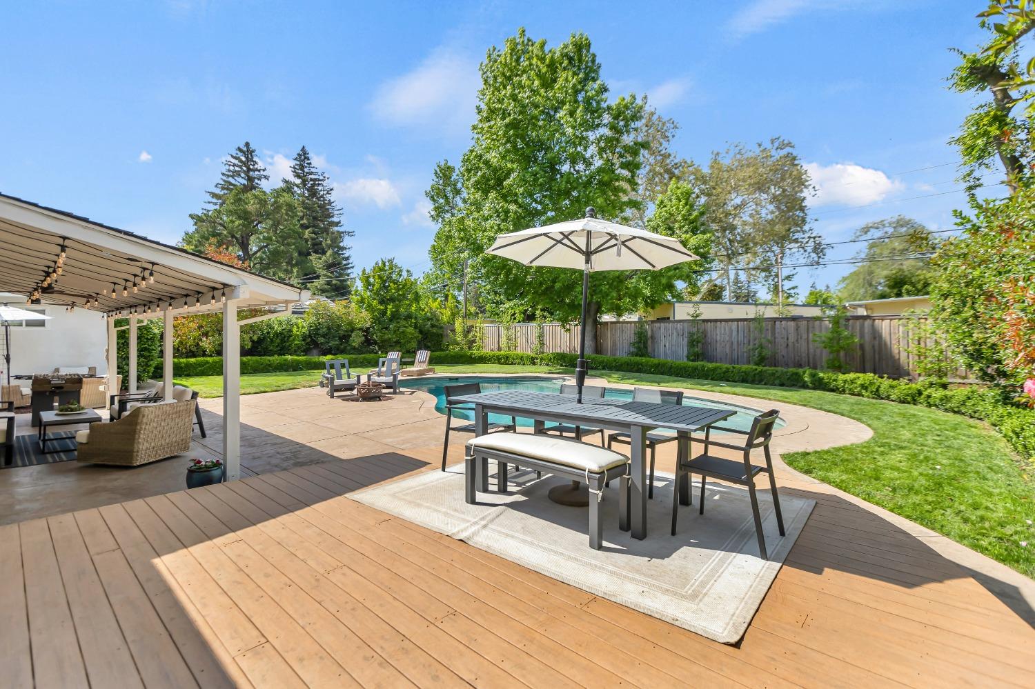 Detail Gallery Image 33 of 41 For 2837 Latham Dr, Sacramento,  CA 95864 - 3 Beds | 2/1 Baths