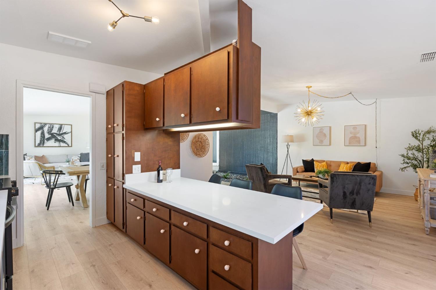 Detail Gallery Image 11 of 22 For 7625 Northeast Cir, Citrus Heights,  CA 95610 - 3 Beds | 2 Baths