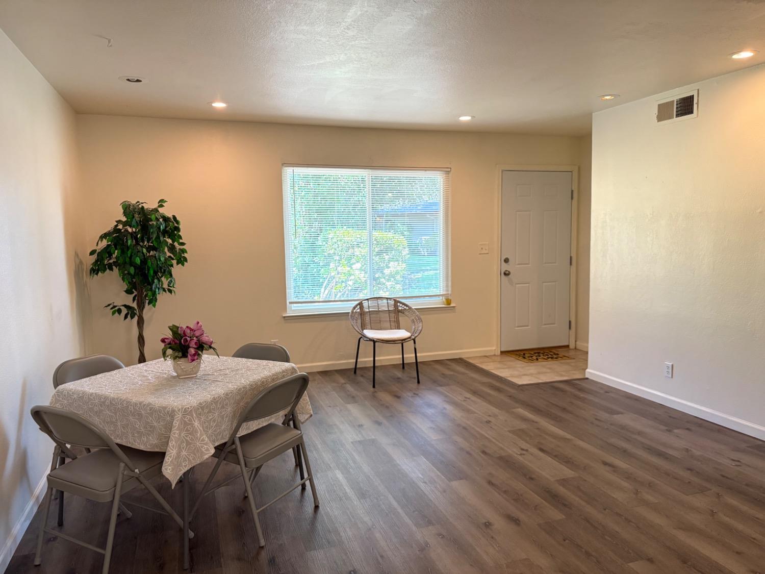 Detail Gallery Image 2 of 14 For 2926 Prentiss Ct, Stockton,  CA 95207 - 2 Beds | 1 Baths