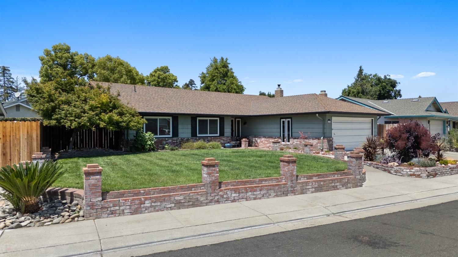 Detail Gallery Image 1 of 36 For 14535 Arapaho Way, Manteca,  CA 95336 - 3 Beds | 2 Baths