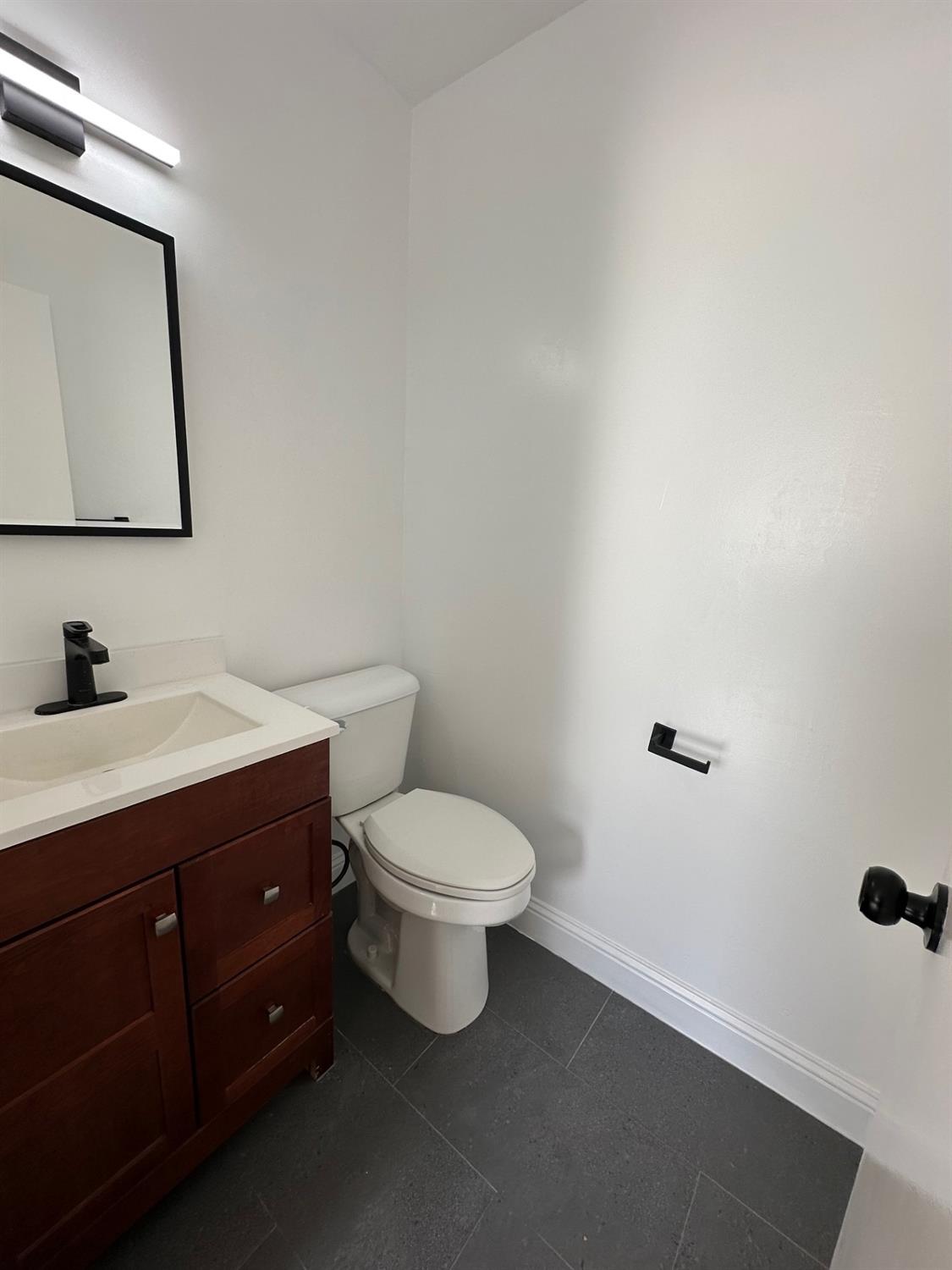 Detail Gallery Image 10 of 29 For 4700 Ravenstone Way, Sacramento,  CA 95842 - 4 Beds | 2/1 Baths