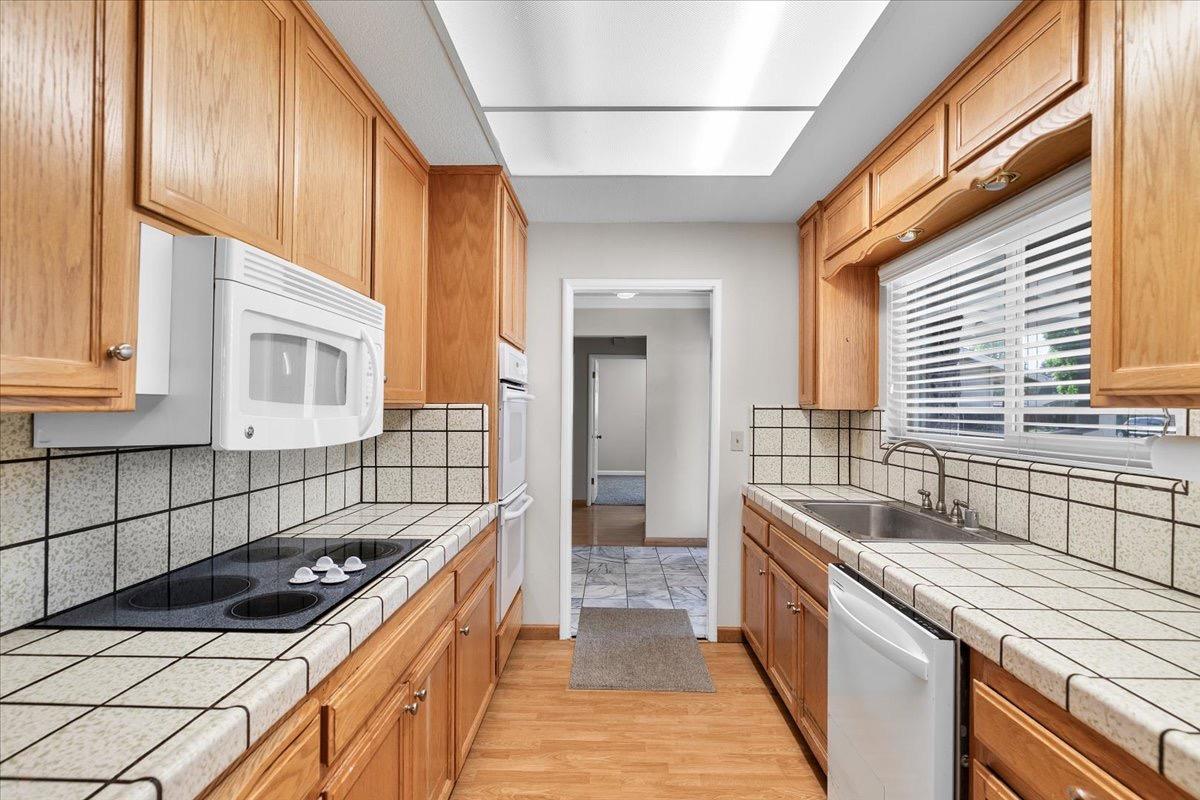Detail Gallery Image 14 of 51 For 2501 Continental Dr, Modesto,  CA 95355 - 3 Beds | 2 Baths